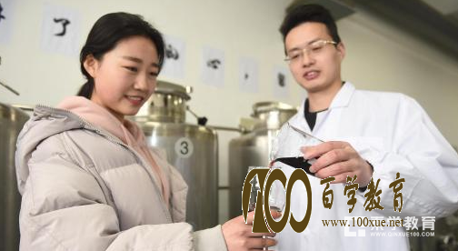 男同学制作手镯送全班女生!!!网友说:这样的同学,请给我来一打!!!