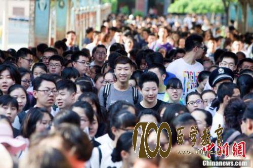 00后的时代已经来临,00后大学生个个成绩优秀