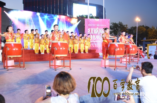 英伦幼儿园孩子们唱响红歌,让孩子感受红歌的魅力