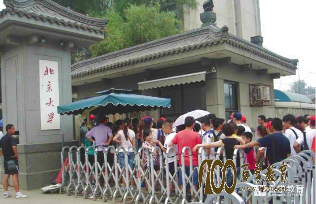 名校到底应不应该开放参观?“状元陪同参观”也可以一举两得?