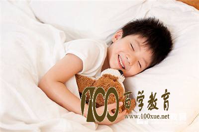 上了小学还不敢一个人睡觉怎么办?如何孩子变得“大胆”?