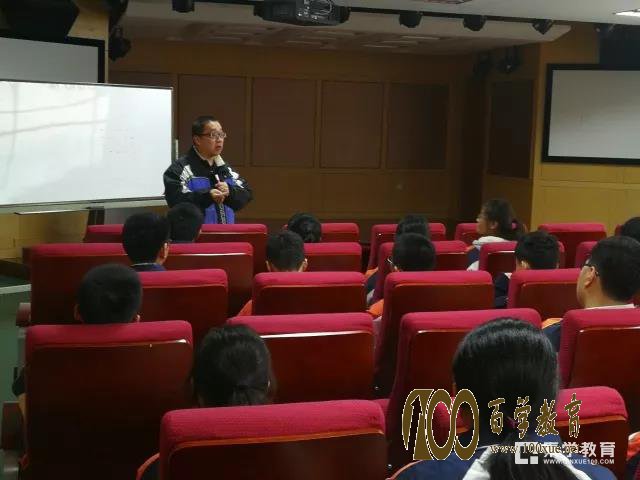 南京外国语学校高中年级老师做了一场有温度的朗读讲座