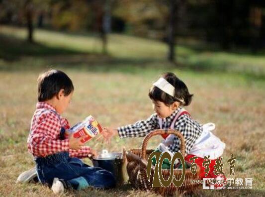 如何教育孩子学会分享呢?首先父母三观得正