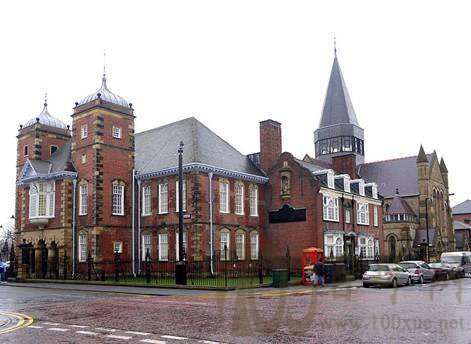 英国诺森比亚大学