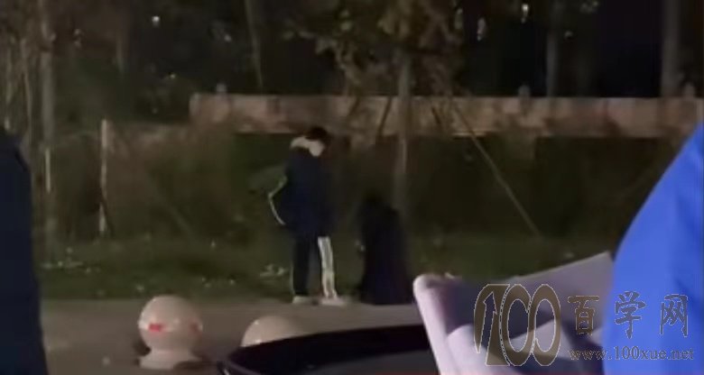 校园内女生给男生下跪,如果是你的孩子,你有什么想法?