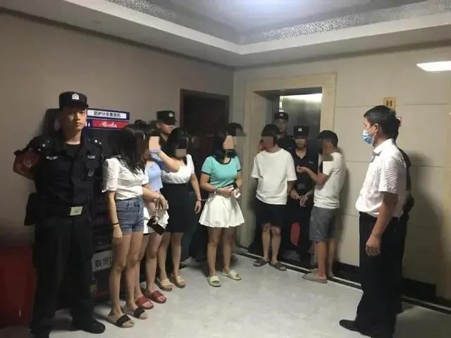 采耳店遍地开花,里面原来有这样的“擦边生意”